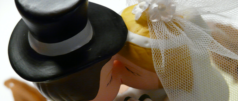新娘和新郎的婚礼蛋糕装饰